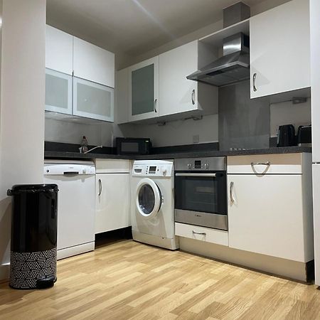 Entire Town Centre 2 Bedroom Apartment Very Close To Beach Bournemouth Eksteriør bilde
