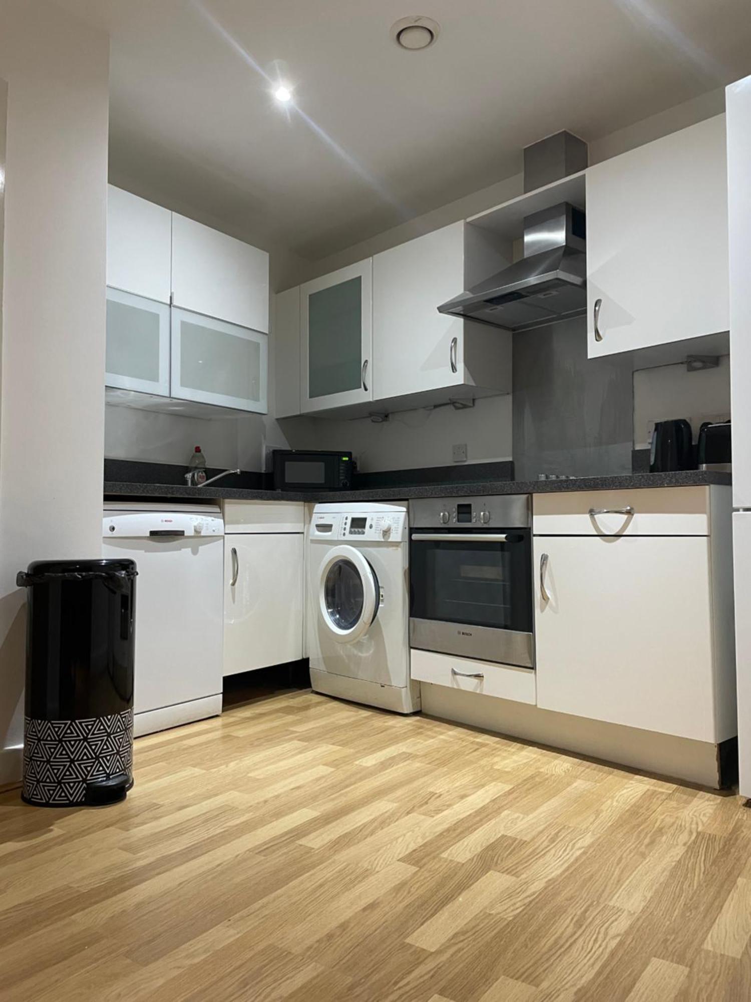 Entire Town Centre 2 Bedroom Apartment Very Close To Beach Bournemouth Eksteriør bilde